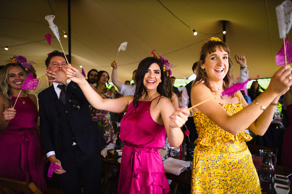 Banderines de papel picado para boda mexicana personalizados en plástico colorido